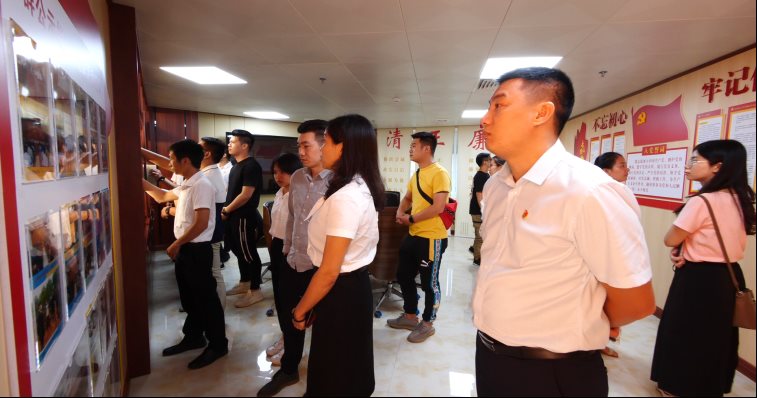 ed6d5db4cc13444cb4b0439e9196595